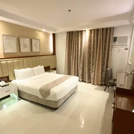Crown Royale Hotel