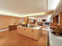 Vienna Hotel (Chizhou Railway Station, Qishan-Pingtian Lake Scenic Area, Guichi District, Chizhou) فنادق في تشى جَو