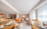 Viena Hotel (Menglian Passenger Station Customs Road Branch)
