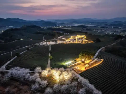 Weichi Sakura Valley Resort