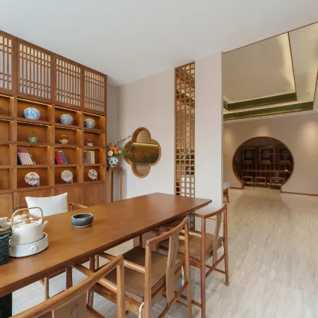 Bailuli Yunsu Hotel (Zhoukou Huanghe Road Hongxing Meikailong Global Home Living Plaza Store)