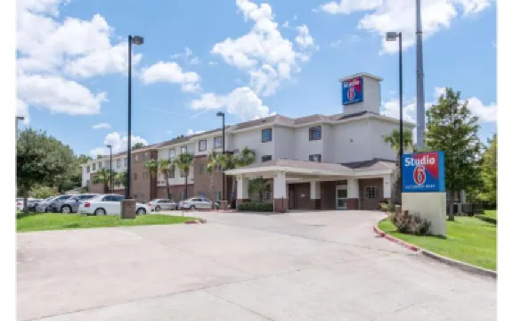 Studio 6 Lafayette, la - Broussard Hotels near Hilliard Art Museum