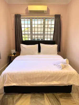 Seremban Spacious Family Stay-BBQ-Billiard-Karaoke- 4R3B (11-18 pax) - Mountain view