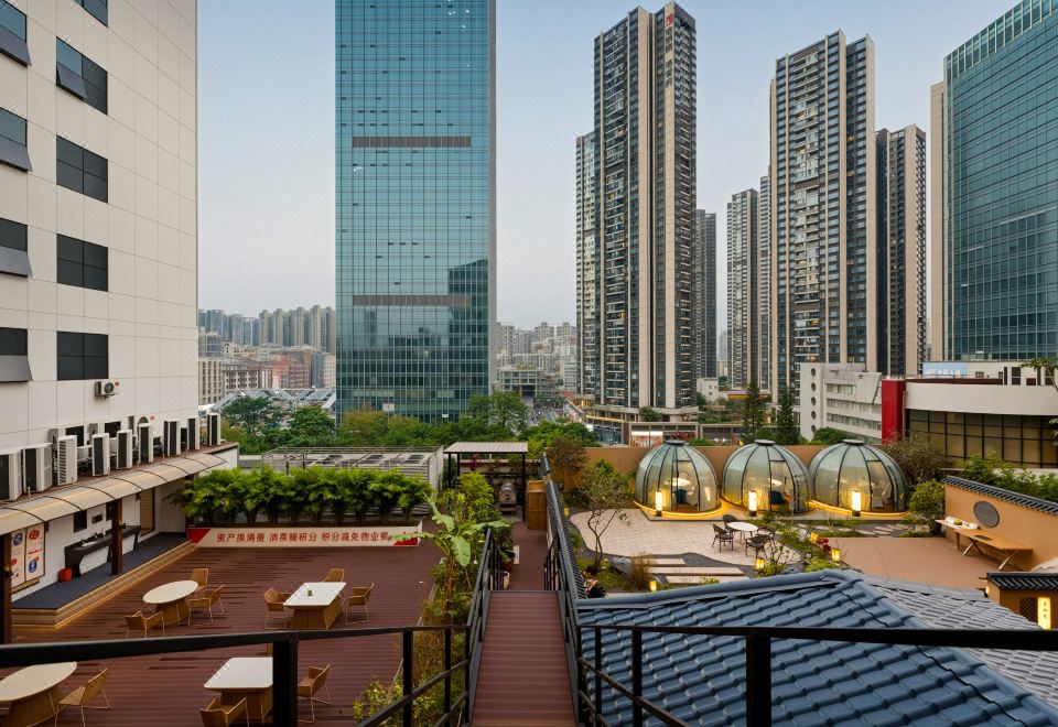 Ramada Plaza 로비