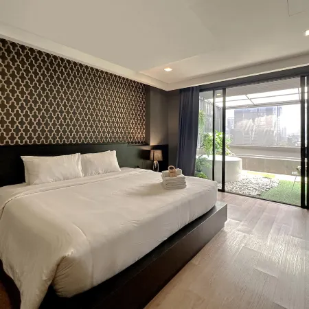 G Boutique Silom Hotel Отели рядом с достопримечательностью «Тхания Центр»