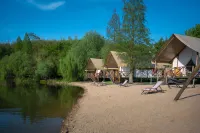 Mo Niuniu Cute Pets · Swimming Pool Stream Tracing Family-Friendly Ranch Fishing Resort Manor (Anji)