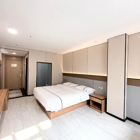 Home Inn UP Huayi Selected Hotel (Zhanhua District Bus Station)