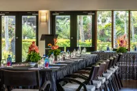 The Naviti Resort - bar