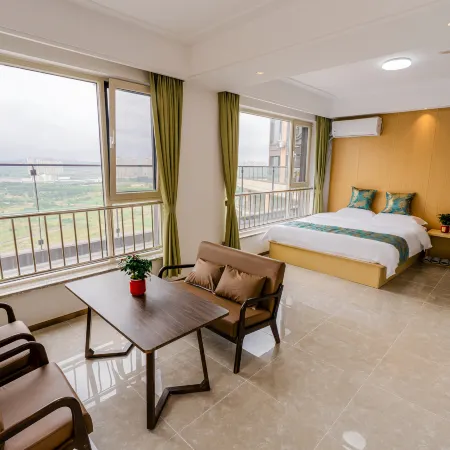 Rongcheng Blue Aiweis Holiday Hotel