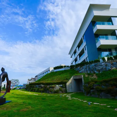 Cliffbeach Resort&Pool Villa