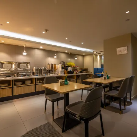 Youyou E-Sports Hotel (Tangshan Wanda Plaza)