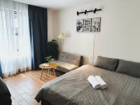 LITTLE GARDEN HOSTEL - Capsule Hotels