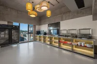 Twenty‑Four Solar Terms Hotel (Neijiang East High‑Speed Railway Station Wuyue Plaza) - Pysäköinti