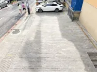 Yanjin Haoshengyin Holiday Hotel - parcheggio