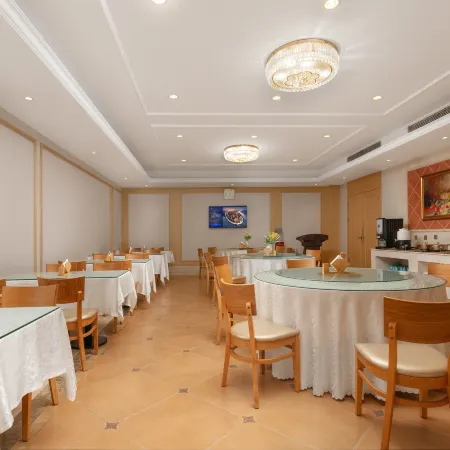 Vienna Hotel (Xupu Wanda Plaza)