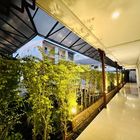 INN Kham Apartment Отели рядом с достопримечательностью «Академия Dara»