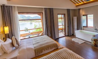 Puzhe hei Yunlu Lake View B & B