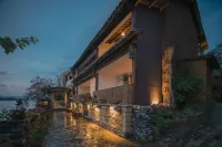Rizha Baizha Lake View Inn