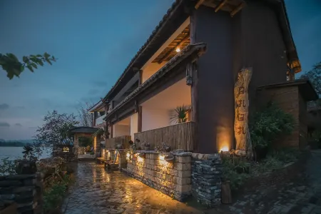 Rizha Baizha Lake View Inn Отели рядом с достопримечательностью «Qiubei Puzhehei Wetland Park»