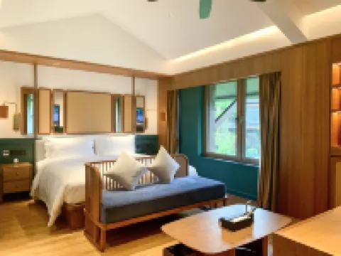 April Resort Hotels in Yibin