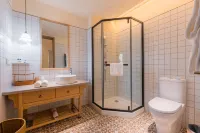 Puyuan fashion ancient town theme inn Hotel a Tongxiang