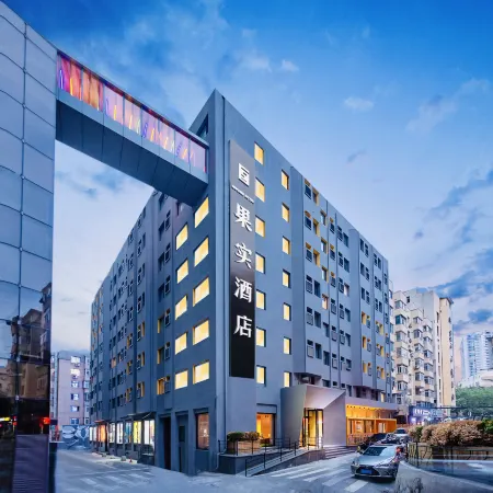 Guoshi Hotel (Dalian Donggang Business District Harbour Plaza Subway Station)