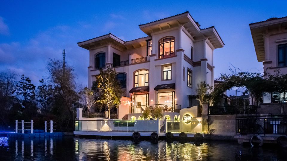 Floral Hotel · 26 Du Fangyuan Hotel (Qidong Seaside Venice)