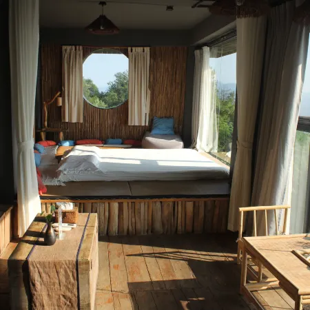 Longnan Huaqiqi Cliff Homestay