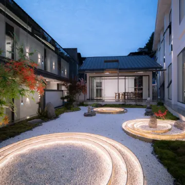 Yuanzi Shuo · Designer Courtyard-Style Vacation Apartment