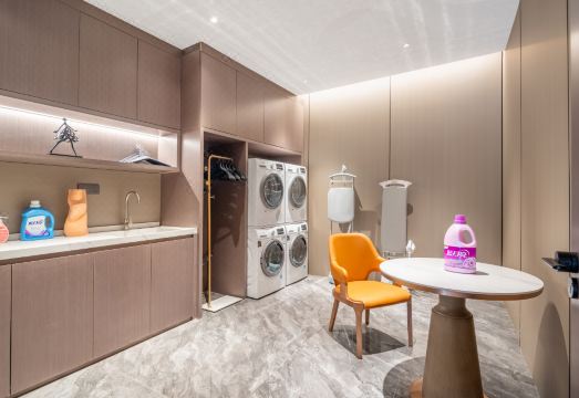 홍양 리위 호텔 로비