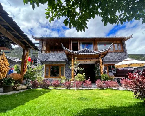 Weixi Yueting Yushe Hotels in Weixi Lisu Autonomous County