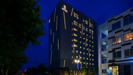 Grids Premium Hotel Otaru Отели рядом с достопримечательностью «Otaru Steam Clock»