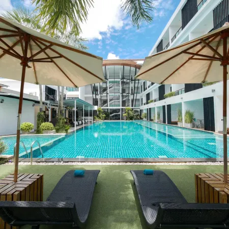 The Pago Design Hotel Phuket Отели рядом с достопримечательностью «Центр распродаж Premium Outlet»