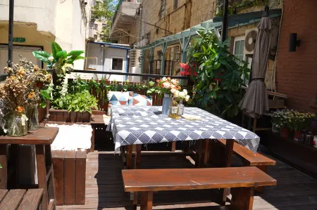 Residential quarters in Yinqi mountain, Qingdao Отели рядом с достопримечательностью «Qingdao TV Tower-High Altitude Experience Hal»