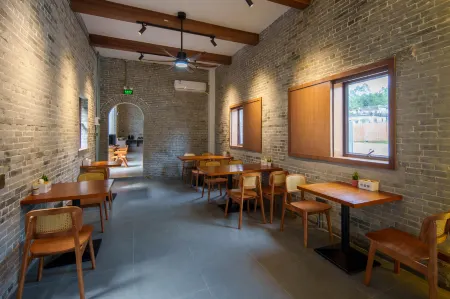 Liyuan Daoxiangxuanlou Boutique Humanities Homestay (Liyuan Scenic Area) Отели рядом с достопримечательностью «Xuejinyan Former Site»