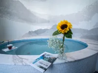 Yoho Yard - Private Pools