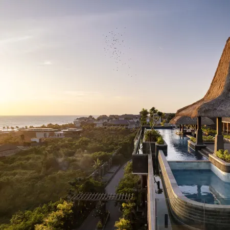Holiday Inn Resort BALI CANGGU by IHG Отели рядом с достопримечательностью «Пляж Чангу»