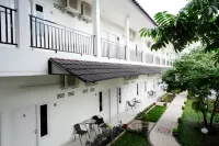 RedDoorz near Mataram University Hotels near SeasToShop