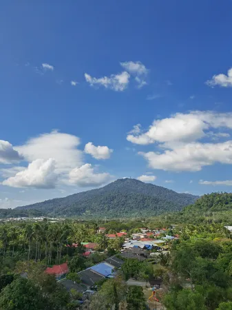 Sweet Homestay Suite 3BD Room@Simfoni Kuah Отели рядом с достопримечательностью «Таньюнг Ру»