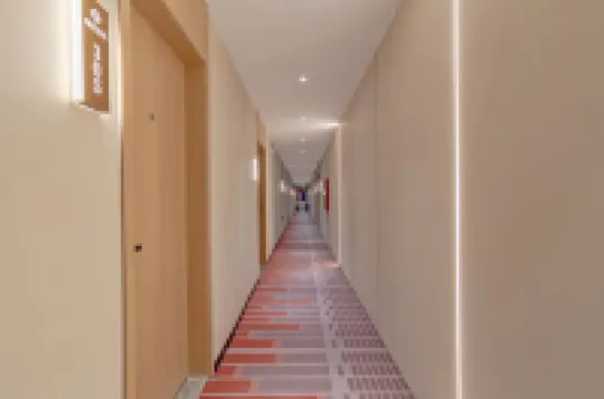 華悦晶致ホテル（臨沂大学城浜河万達）