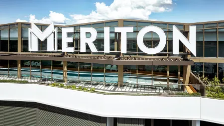 Meriton Suites Canberra Отели рядом с достопримечательностью «Австралийский военный мемориал»