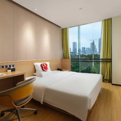 LOCALS HOTELS (Guangzhou East Railway Station Linhexi Metro Station Branch) Hotel dekat Stadion Tianhe