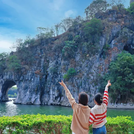 LiCLOUDS HOTEL (Guilin Two Rivers and Four Lakes Xiangshan Park)