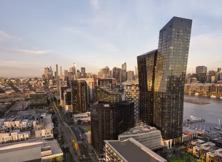 Vibe Hotel Melbourne Docklands Отели рядом с достопримечательностью «Victoria Police Museum»
