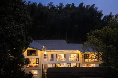 Xitang Hotspring Homestay (Wangyougu Branch) Отели рядом с достопримечательностью «Emerald Gallery»