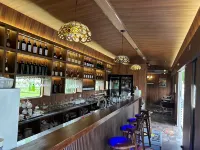 Xiangyun Train Homestay - bar