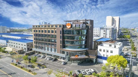 VYTEL Hotel (Jingjiang North City Park) Отели рядом с достопримечательностью «Huaide College of Changzhou University (Jingjiang Campus)»