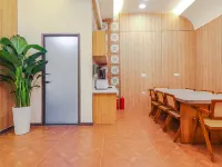 Sky Garden Rooftop Social Hostel | Steps to Bell Tower & Food St (24H & English-Friendly) Hotels near Renmin Square