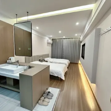 Changling Xiangjiang Inn