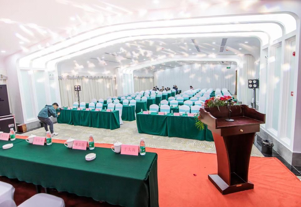 3. 오렌지 호텔..